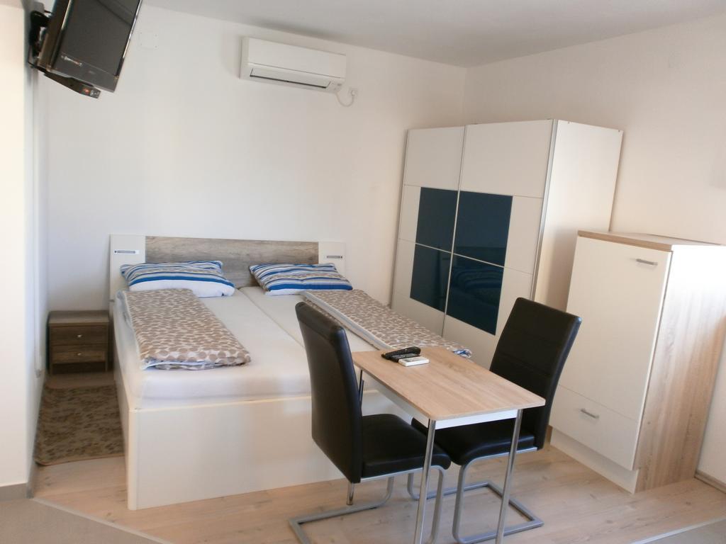 Apartments Bora Liznjan Bilik gambar